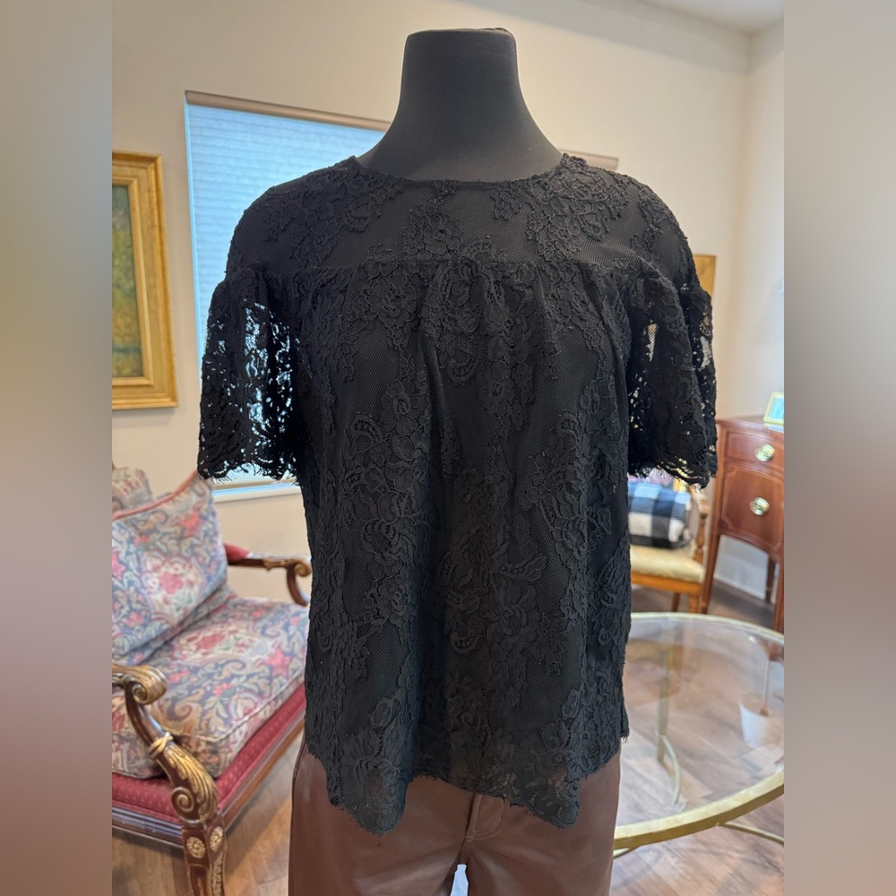 Beautiful lace blouse Size M